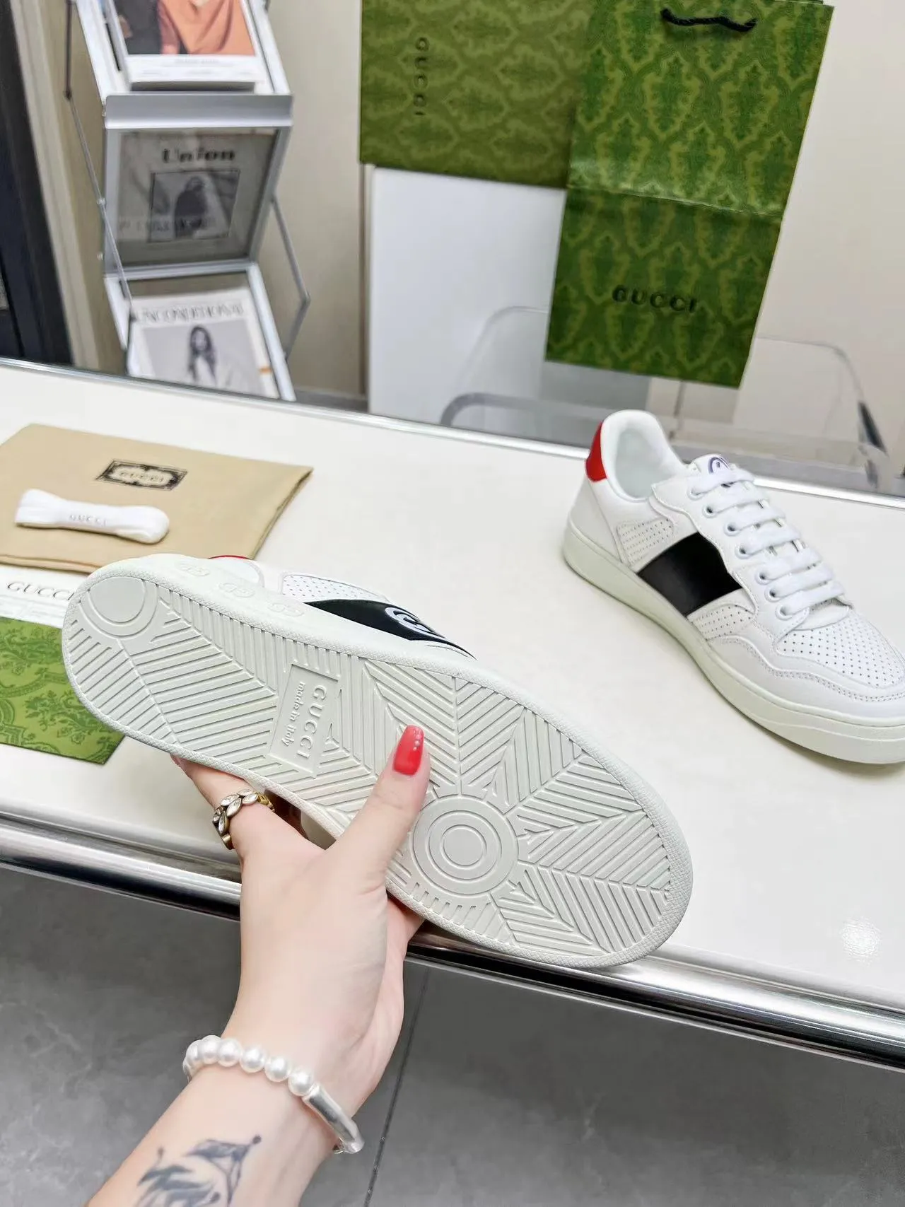 P620 💞💞Gucci G Home’s latest popular sports shoes, couple’s style, casual, retro white shoes 🌸🌸🌸 New popular series. The exquisite and compact interlocking double G logo romantically interprets the aesthetic concept of this series. Made of off-white leather, retro inspiration is cleverly blended into the sneaker design to reinterpret the brand logo. Exquisitely packaged at the delivery counter 🛍📦 ▪️Fabric: Original custom-made imported first-layer cowhide leather ▪️Lining: Original custom-made imported cowhide lining ▪️Outsole: Original molded two-color TPU outsole ▪️Size: Women's 35-40 / Men's 39-45